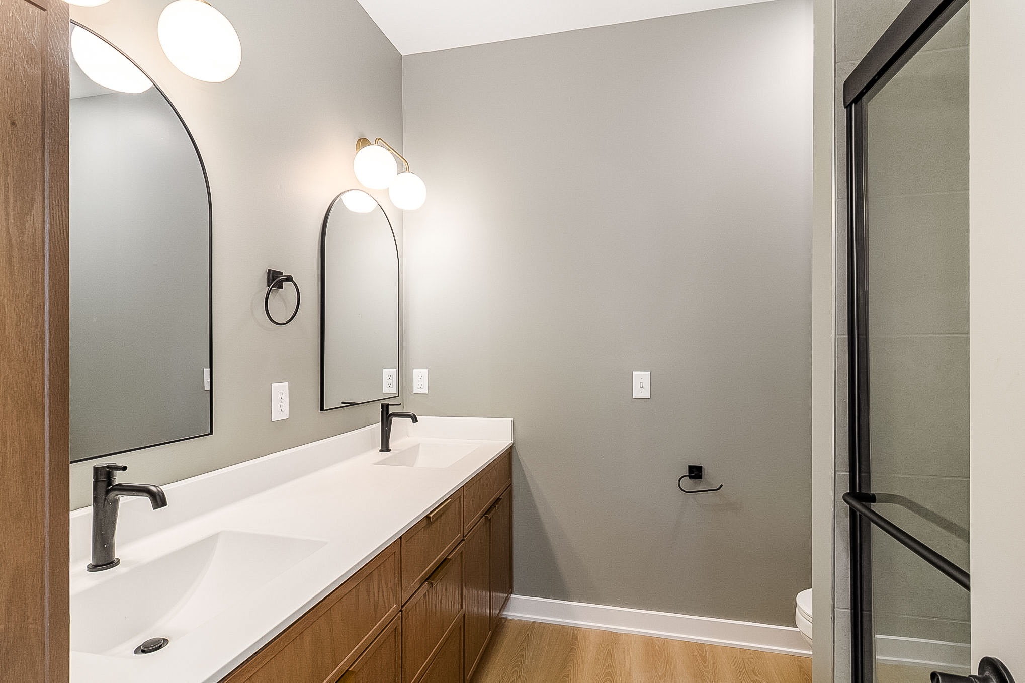 Upper 33rd interior detail